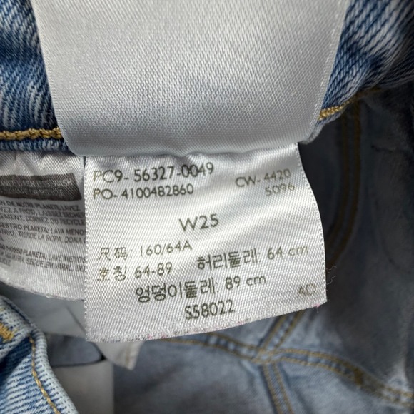 Levis 501 Original High Rise Distressed Denim Shorts Light Wash Blue Womens 25 - Picture 3 of 8